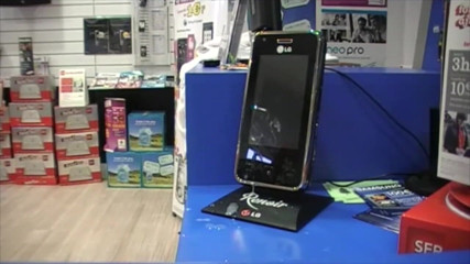 AMATOR PORN MADE IN FRANCE: 在商店里被电话销售员性交