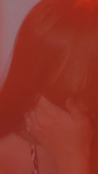 변기에서 자위하는 Carollina Cherry
