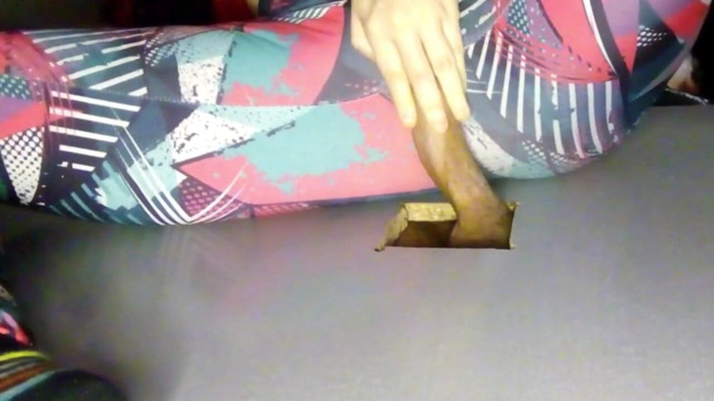 Sexoamateur: Punheta com gloryhole
