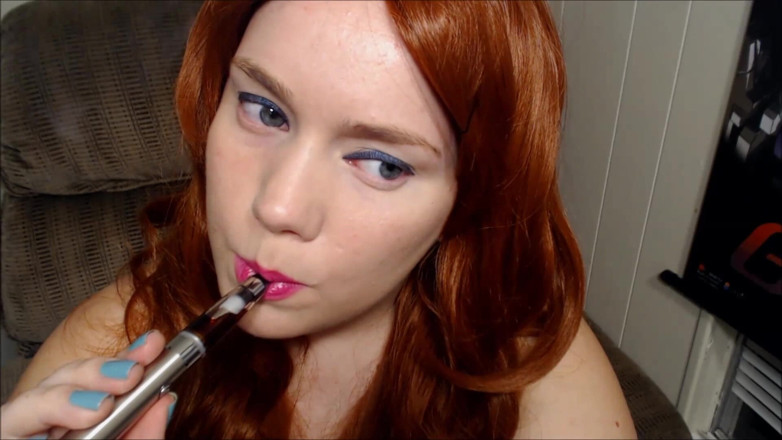 Scarlet Vixen: Sigara içen kızıl saçlı (wmv)