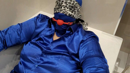Slutty Ms B: 새틴 스플래싱