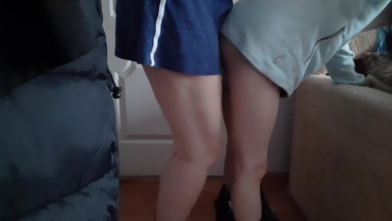 Lesbian-illusion: Třesu a šukám svou ženu zezadu lahví