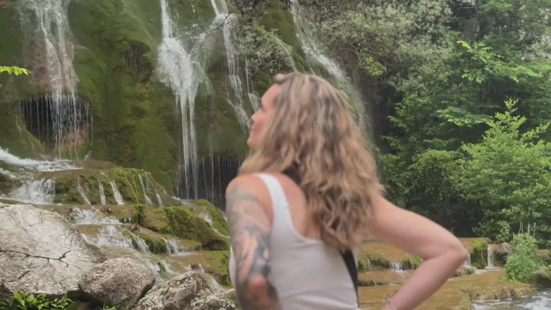 Marty and Wendy: Fotto una miLF francese nella foresta mentre la gente passa