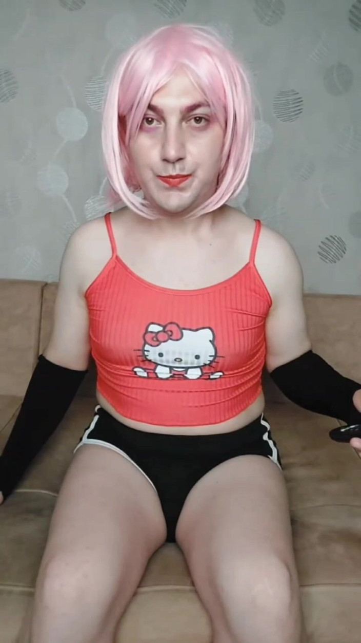 Kitty_Cross: Sissy Cowgirl Comel Dengan Kaki Lancap – Pantat Besar