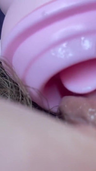Testen van clitoris poesje likken speeltje