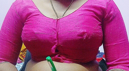 Desi Mohini: Stiefmoeder Mohini seks met haar stiefzoon