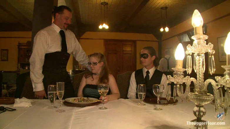 The Upper Floor by Kink: Husvard och slavinitiering