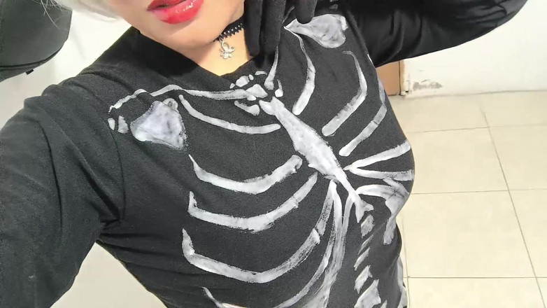 NEGRITA SEXY: エモなMILFは自作ポルノを作るのを楽しみ、見せびらかす