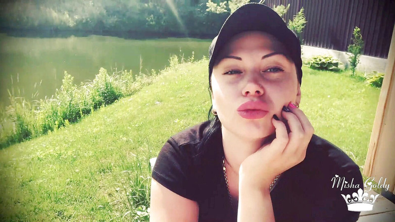 Goddess Misha Goldy: Muka itik di luar rumah, membuat bibir saya jauh lebih...