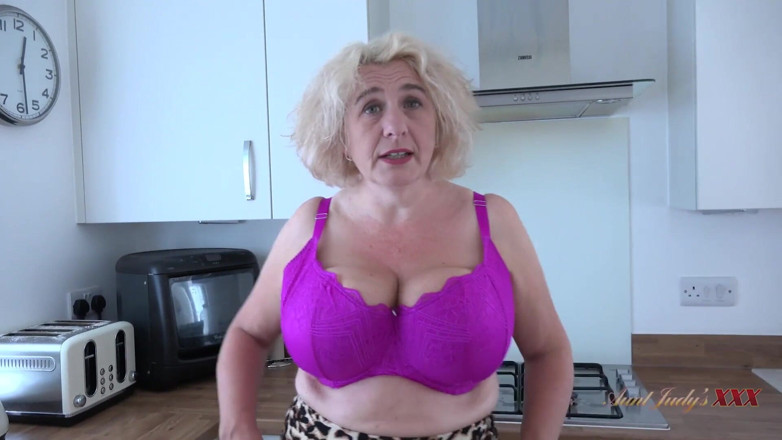 Aunt Judy's XXX: TetaJudysXXX - Blázní si v kuchyni s camilla creampie (pov)