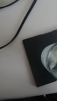 Ella bebe 11 cargas de semen recogido de un vaso