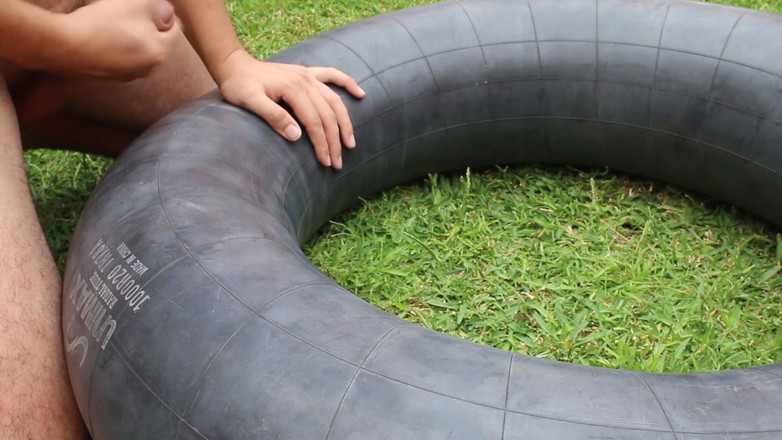 Inflatable Lovers: Innertube