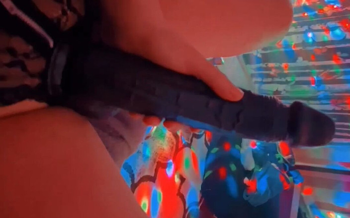 Divadom: Strap-on mostruoso