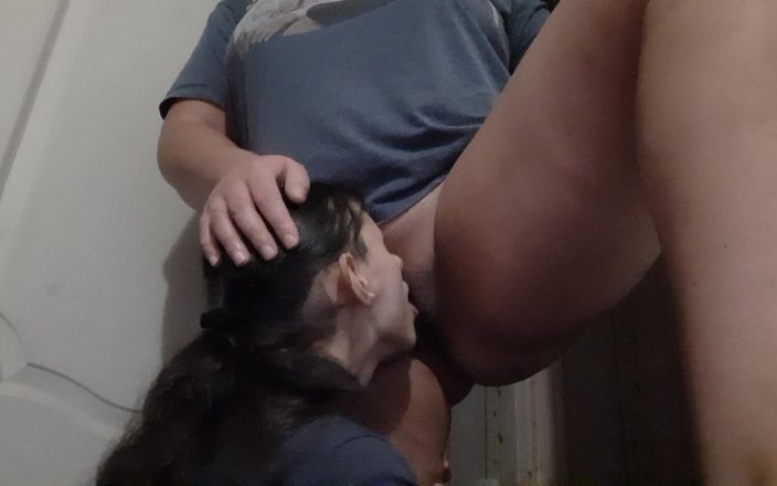 Lesbian-illusion: Bana oral seks yaparken saçıyla oynuyorum ve başını kontrol ediyorum -...