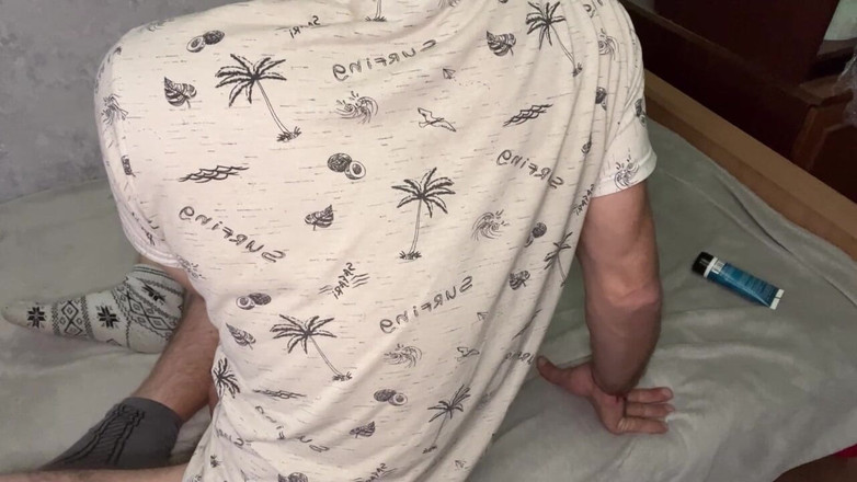 MaxHotty: Chinelos com o papai gostoso peludo