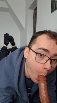 吮吸你的鸡巴，直到你射在我的嘴里假阳具