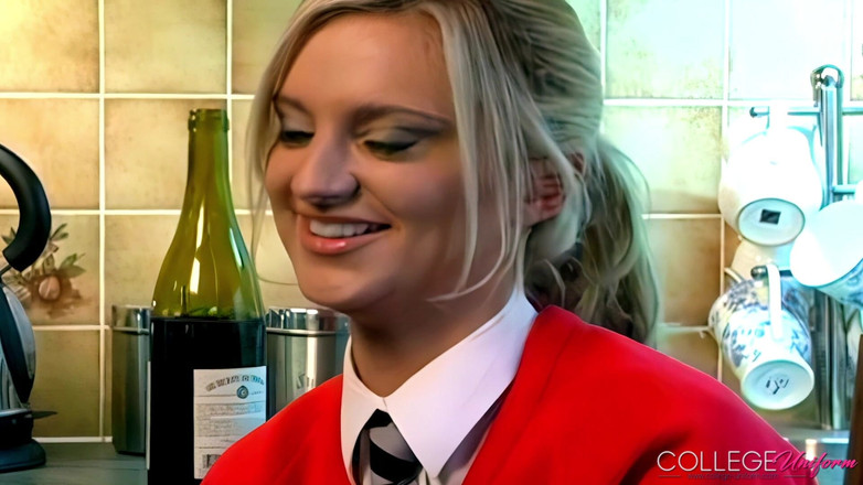 College Uniform: Meklaina intervju med meklaina