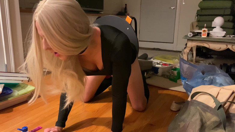 Sissy Bailey Wilde: Heißer transvesteur wird von ejakulation dildo gefickt