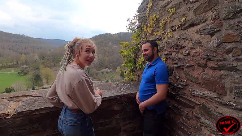 German Fuck Girls: 一般の人たち!城への旅でリスクの高いフェラチオ!