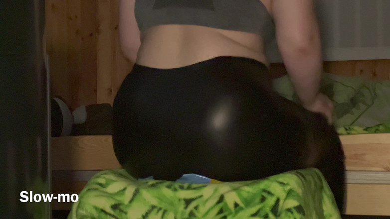 BeachBallsDuo: Tetona aplastó 18 bolas de playa agresivamente!