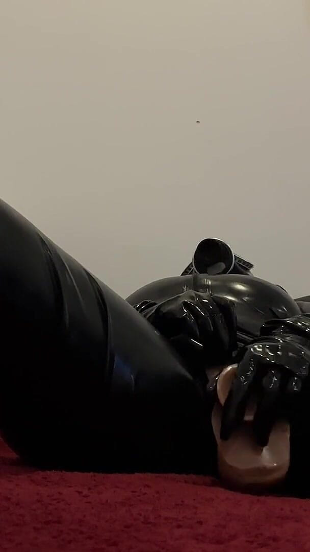 Fuck My Hairy Pussy with Huge Dildo in Latex Suit and Gasmask (Kisica) Fuck My Hairy Pussy with Huge Dildo in Latex Suit and Gasmask (Kisica)