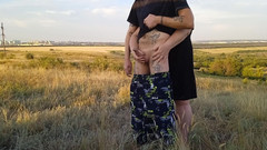 Zona901: Товста жінка тримає мій член, поки я мочуся після дрочки, смокче член