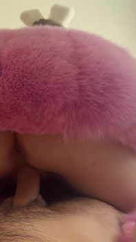 Sexy conejita rosa en traje de piel follada y preñada Masturbación de pieles