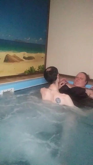 VivianDimondBBW: Пестощі пальцями, потім я смокчу цей член і трахаю цицьки, поки він не кінчить на мої цицьки