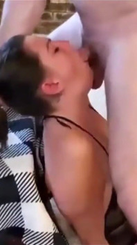 Curva care se îneacă cu o pulă tare