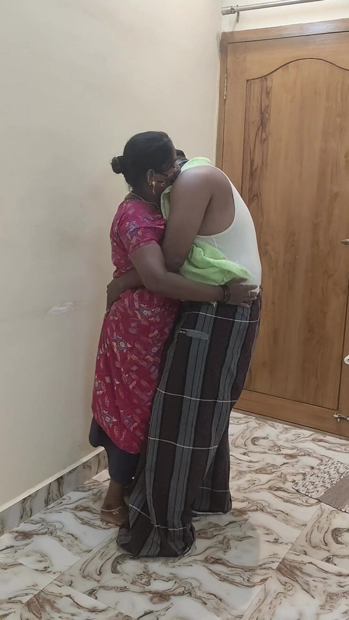 Thesana: दूध वाला आदमी, नौकरानी और मालिक