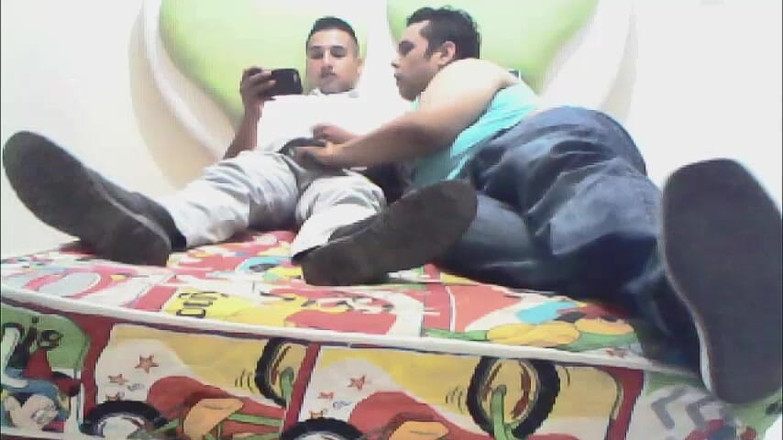 Tetto Michel: Gergin heteroseksüel üvey erkek kardeşim ona uzun süre yalvardıktan sonra emiliyor....