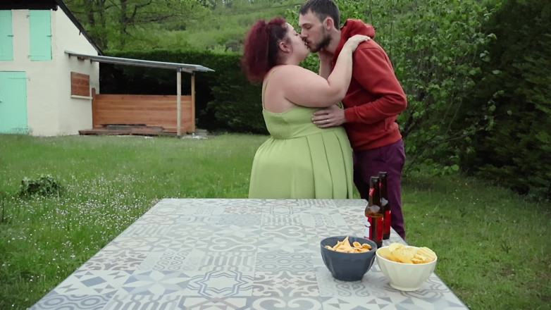 abricot sucree: MILF Getting Caught in Her Garden