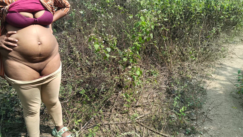 Pushpa studio: Pasangan kampus menikmati ngentot di luar ruangan