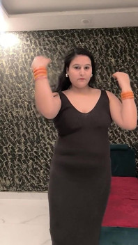 Puja yenge büyük memeli oynuyor