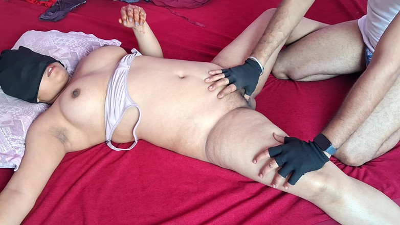 Realsexhub: 印度继妹说请干我