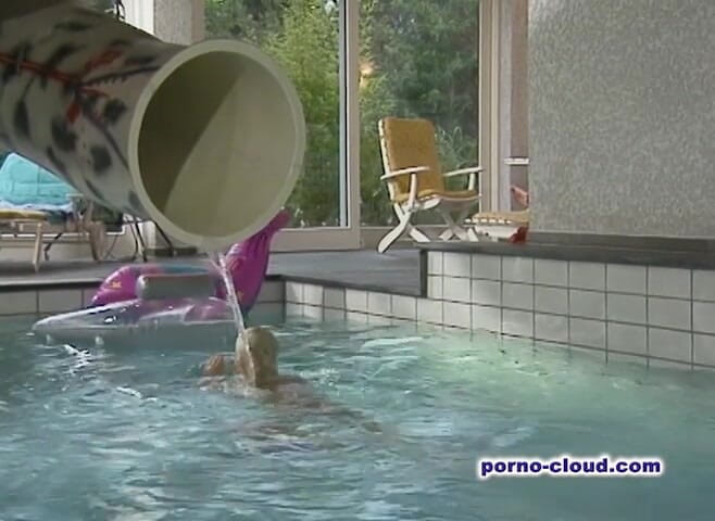 Porno Cloud: Houes party with friends -DVD-