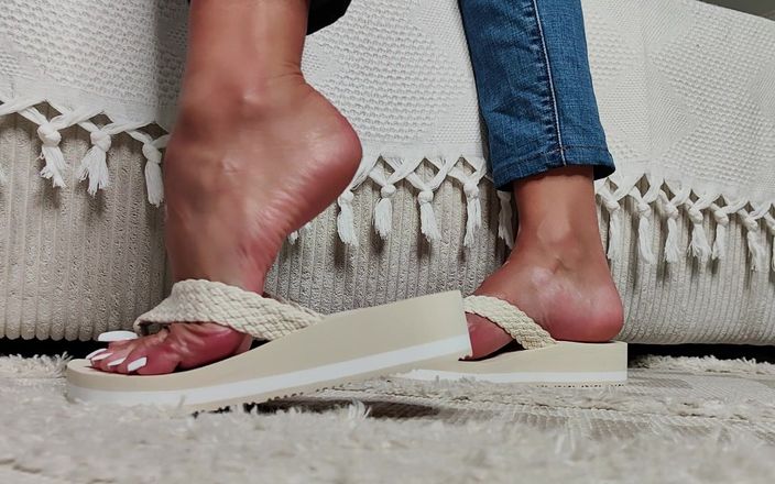 Goddess Lena: Mis pies en la plataforma Beige