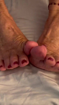 Cum on Stepaunt GILF MILF Feet & Toes Granny Loves It