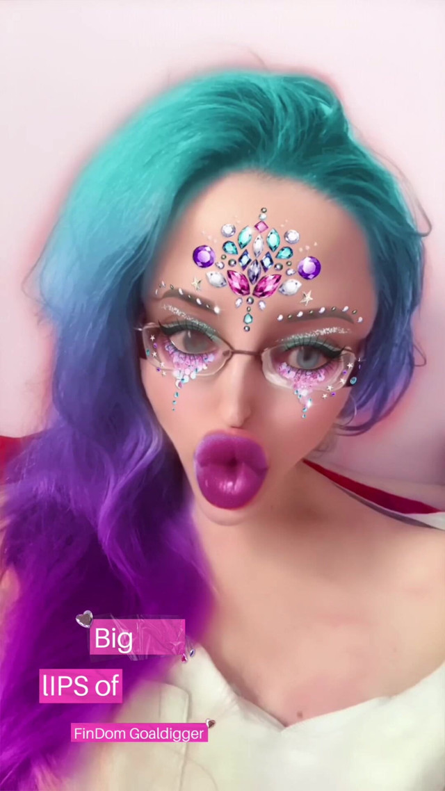 Le labbra grandi sono perfette per la donna (FinDom Goaldigger) Big Lips Are Perfect for Woman (FinDom Goaldigger)