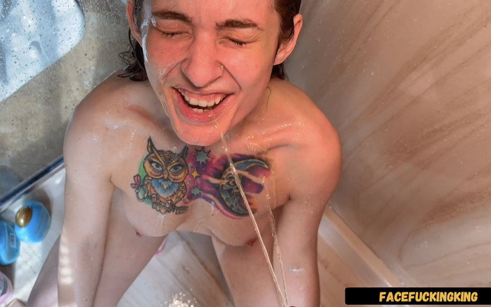 FaceFuckingKing: İskelet kız cadılar bayramı için sert seks yapıyor ve ağzına...