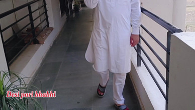 Desi Pari Bhabhi: Hemmafru Bhabhi sex med hyresvärden för hennes hyra