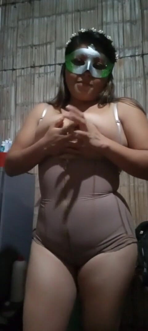 Martin13: Krásná Latina se nahrává a říká, že chce být ošukána Američanem