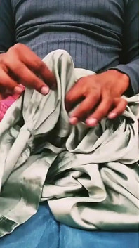 サテンシルク手コキポルノ - Bhabhi 82のサテンシルキーグリーンサルワールに射精
