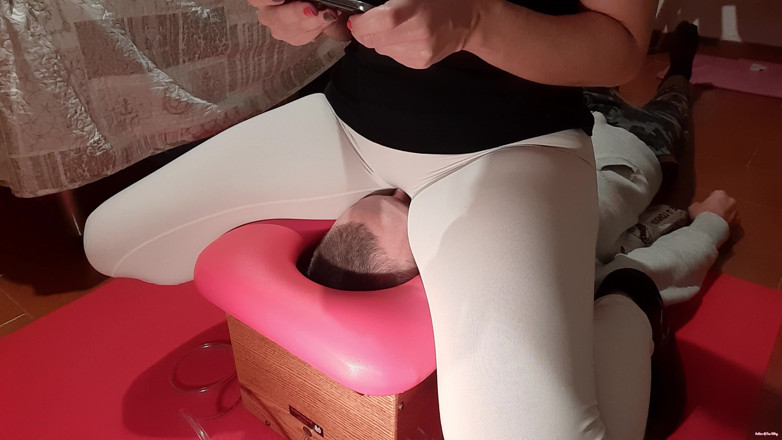 goddess82: Смішний smoth**ing сеанс всередині smoth**box!