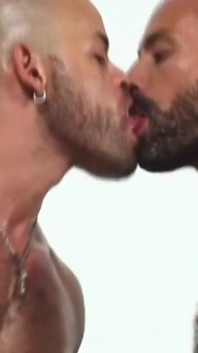 Sexo duro com meninos musculosos