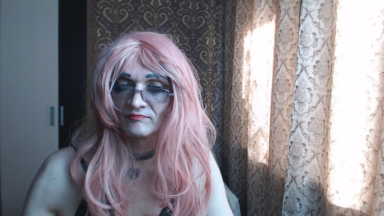 violet_bisex: Sundej Si Kalhotky a Vezmi Si Je Všechny Do Pusy.