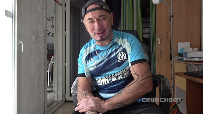 THE BIG BULGE STUDIO: 그는 콘돔 없이 친구와 섹스하고 항문에 사정한다