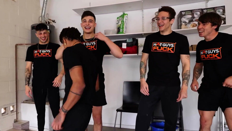 Hot Guys Fuck: 흑인 대물 자지에게 따먹히는 금발