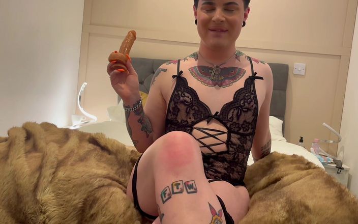 mothplayboy: Nech mě být tvým prvním femboyem