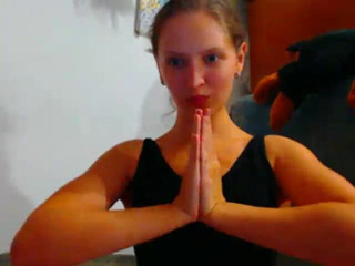 AnnaNotIdealAngel: Biceps Fetish) ukazuji své silné bicepsy napumpované ve sportech s...